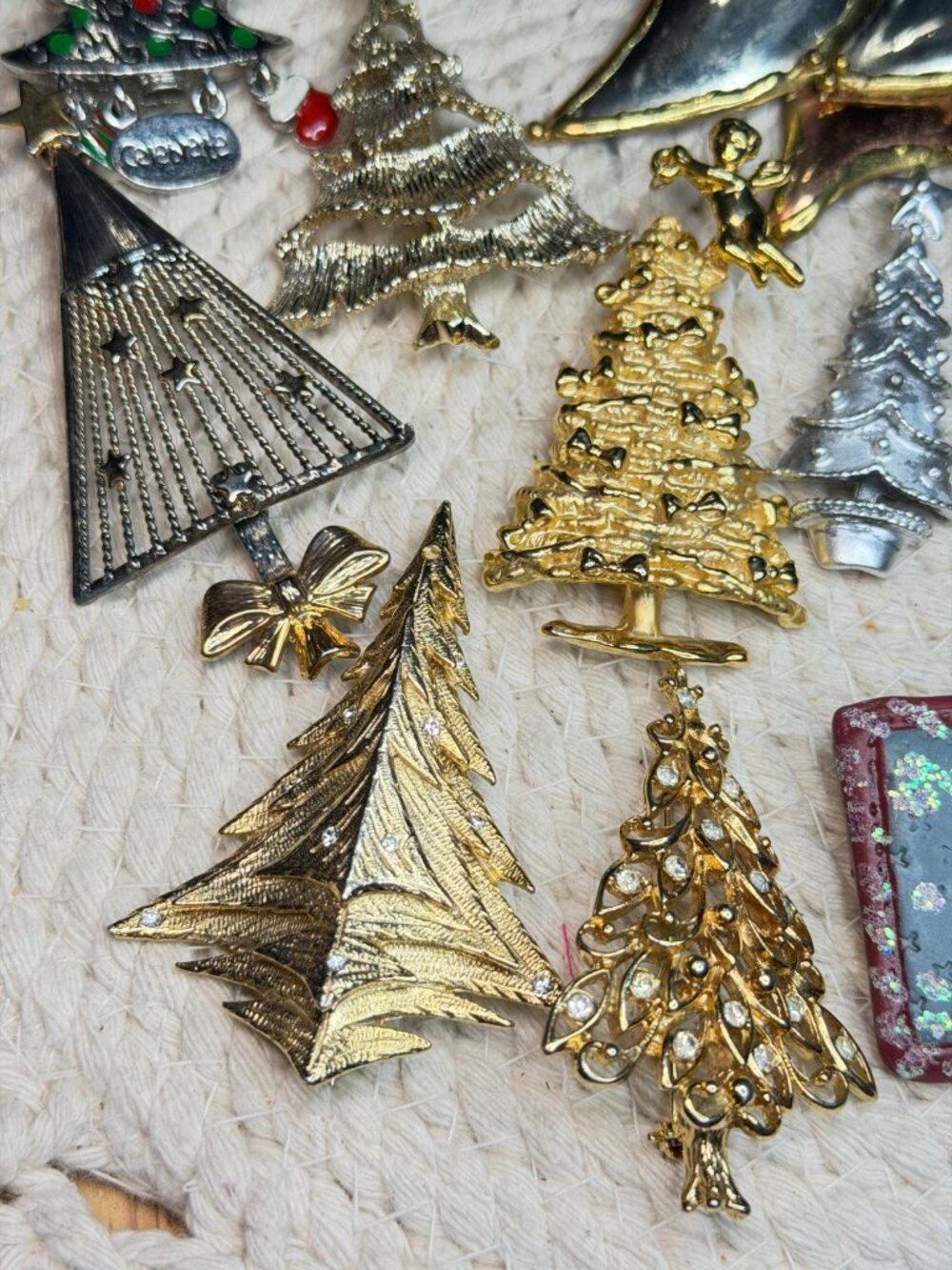Christmas Tree Brooch Lot of 16 | Vintage Modern | Jewelry Tree Craft Collection - Picture 9 of 15